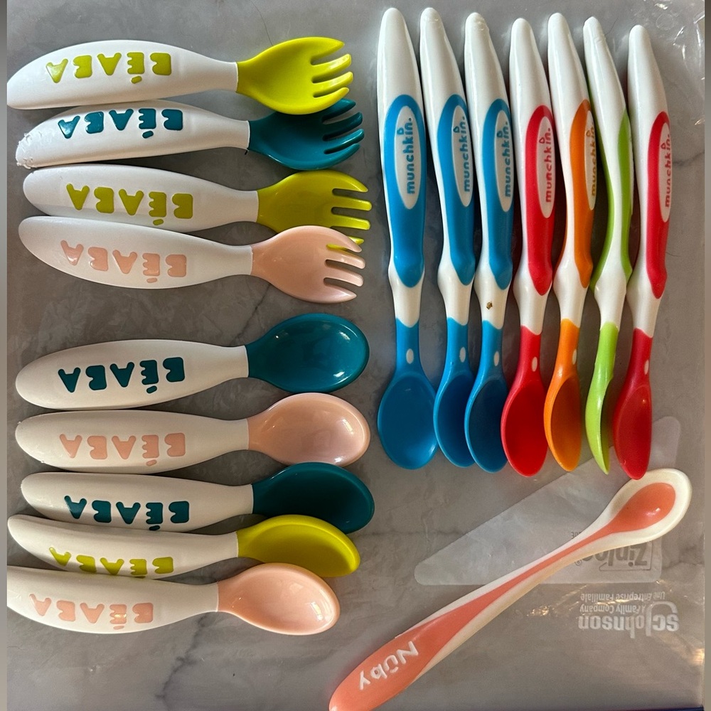 9 baby/toddler beaba spoons/forks and 8 long munchkin (+nuby) spoon for feeding